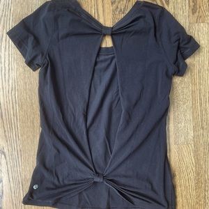 Black size 6 Lululemon Bow Tee